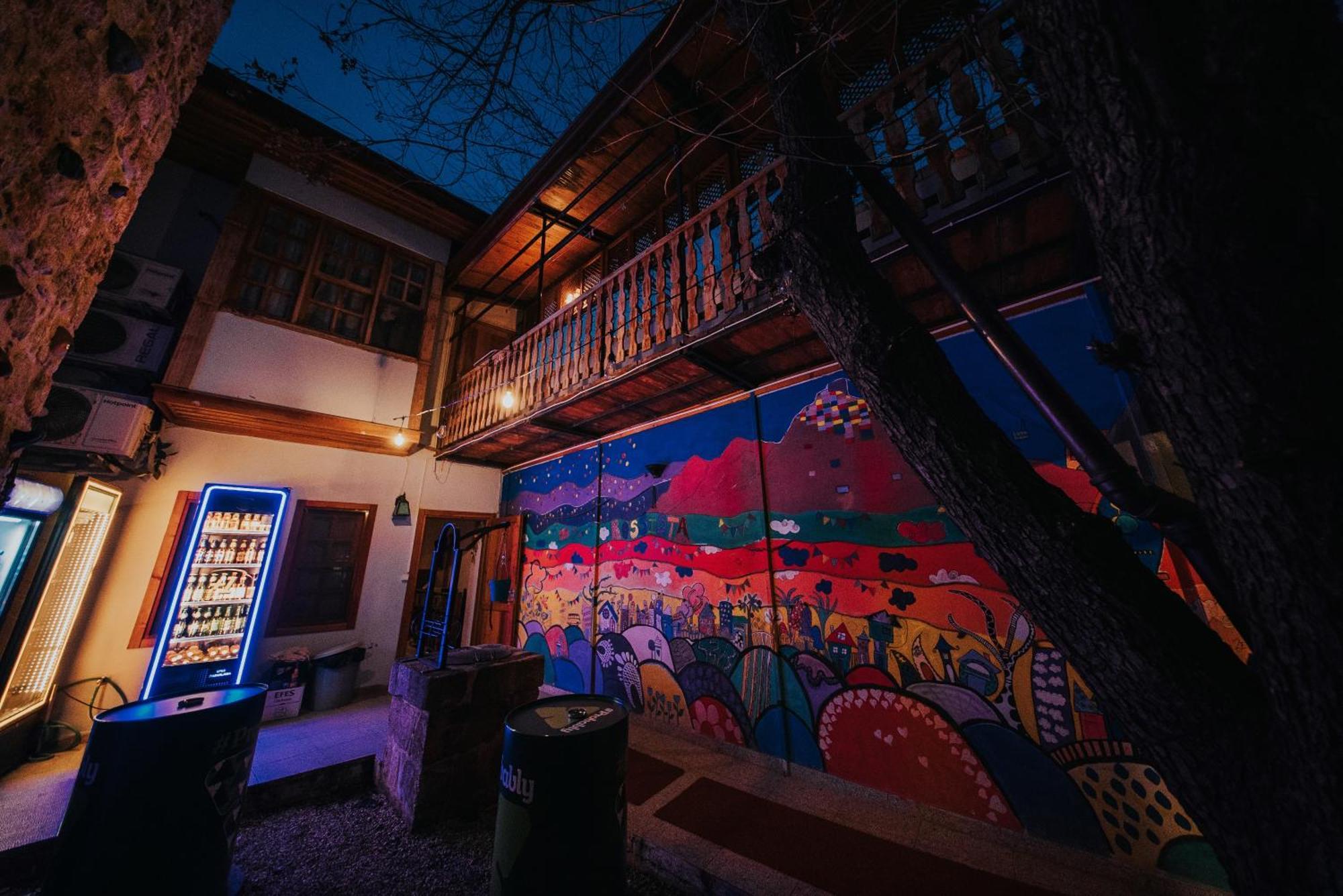 Kuyu Beergarden Hostel Antália Exterior foto